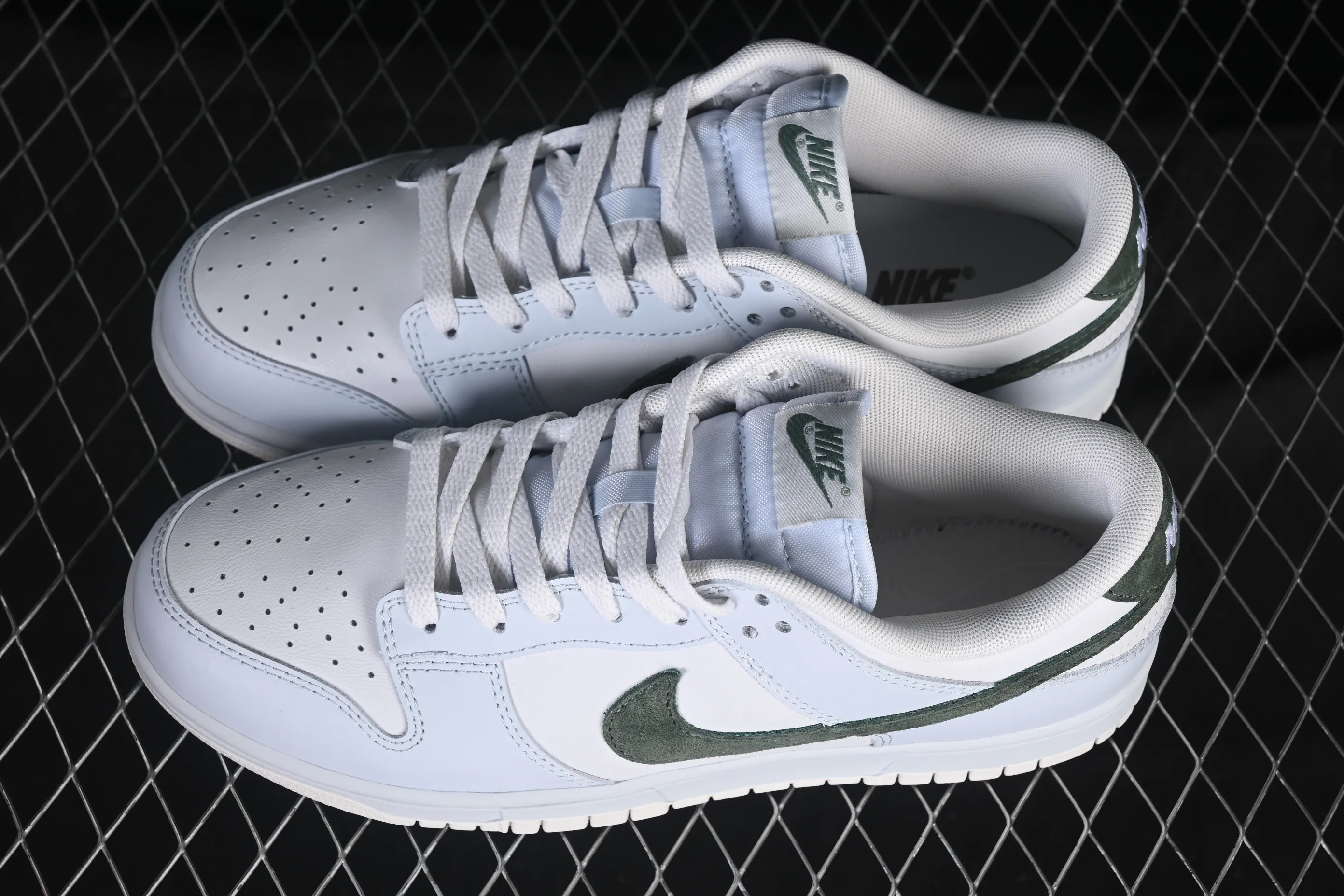 All categories Nk SB Dunk Series Nk SB Dunk Low High-end customized low-top sneakers Nike SB Dunk Low Light blue green hook low-top casual sneakers IM3371-030